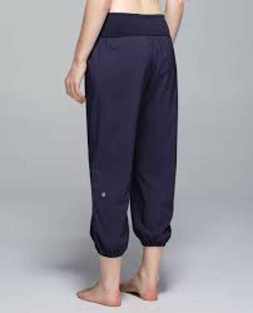 Lululemon Womens Lululemon Om Pant Black est size 8